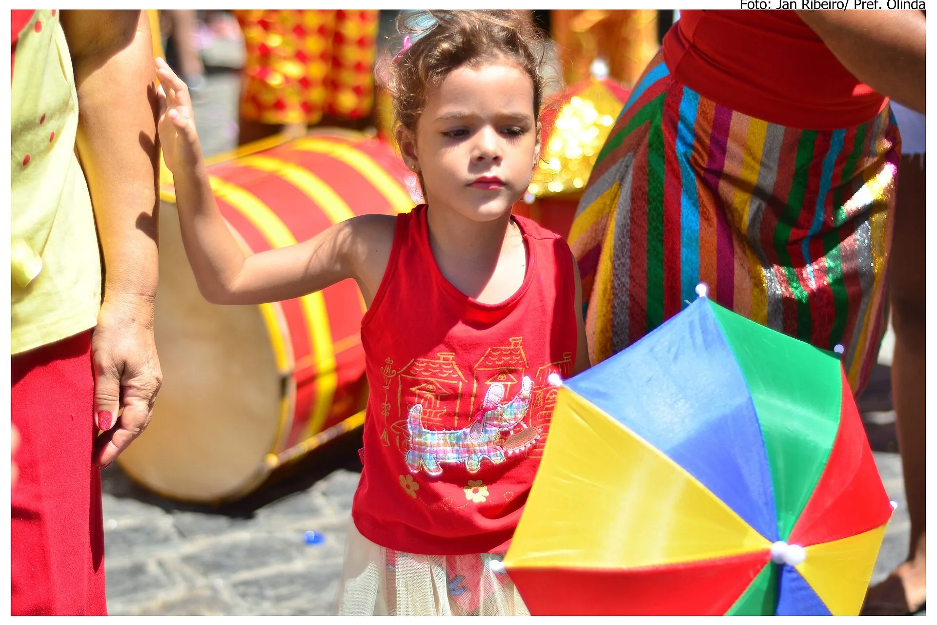Foliões em ensaio aberto de bloco de Carnaval no Brasil